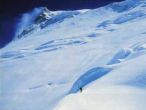 
Climbing Manaslu Northeast Face - Los 14 Ochomiles de Juanito Oiarzabal book
